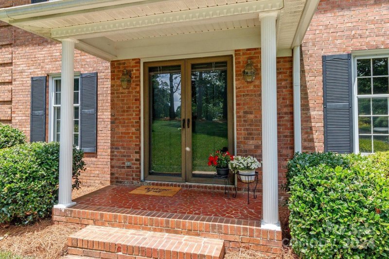 Property image 2 at 8946 Glencroft Road, Mint Hill, NC 28227