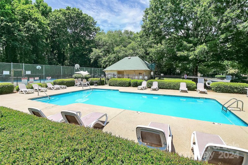 Property image 3 at 1052 Churchill Downs Court, Charlotte, NC 28211