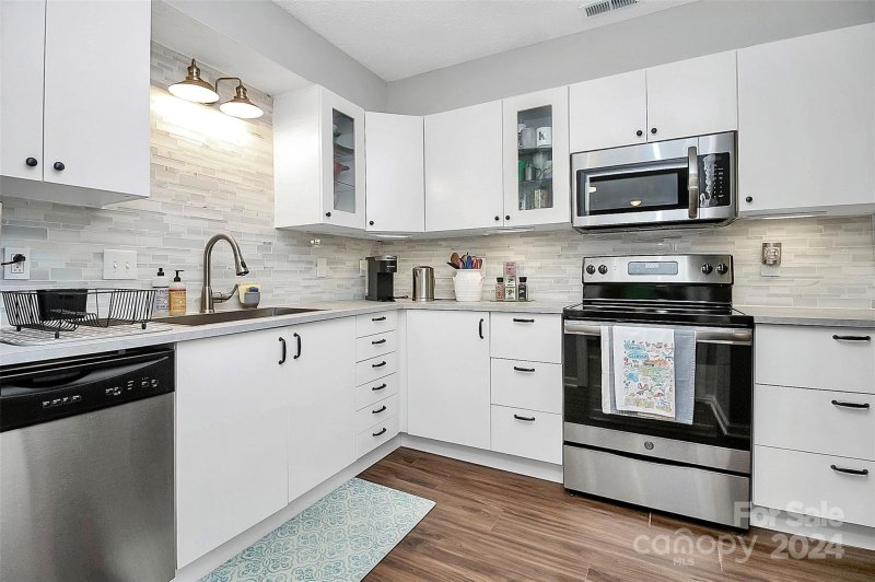 Property image 4 at 1052 Churchill Downs Court, Charlotte, NC 28211