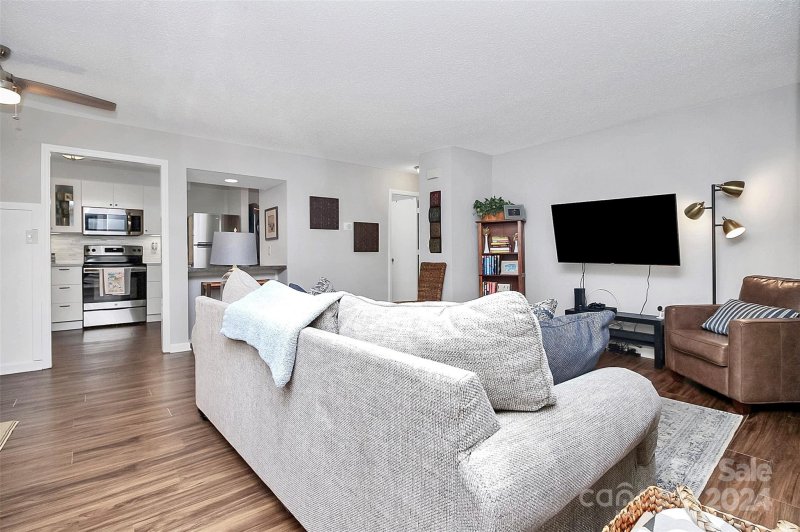 Property image 5 at 1052 Churchill Downs Court, Charlotte, NC 28211