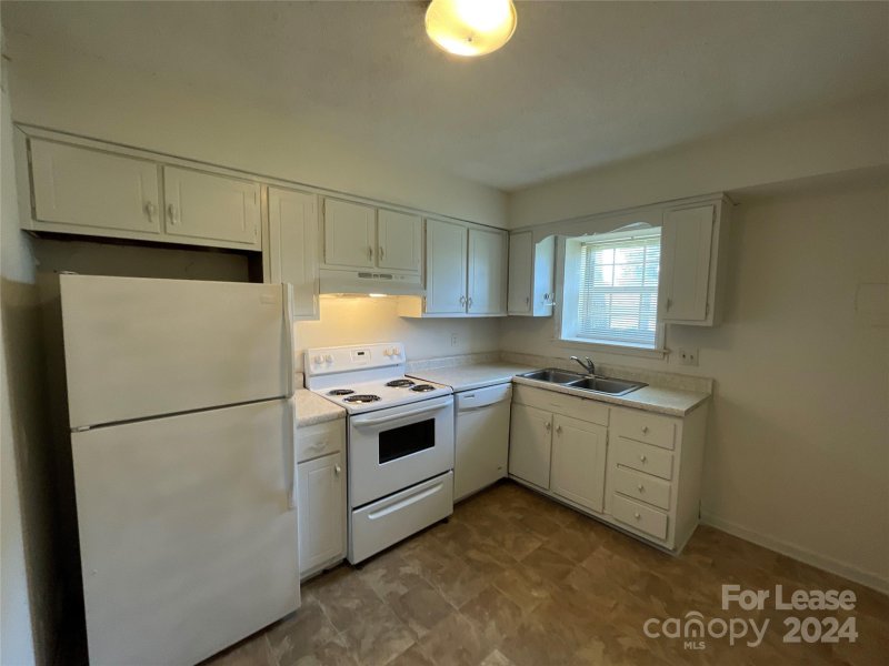 Property image 4 at 5805 Hunting Ridge Lane, Charlotte, NC 28212