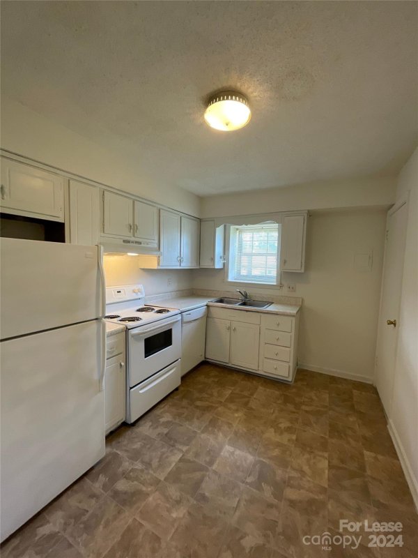 Property image 5 at 5805 Hunting Ridge Lane, Charlotte, NC 28212