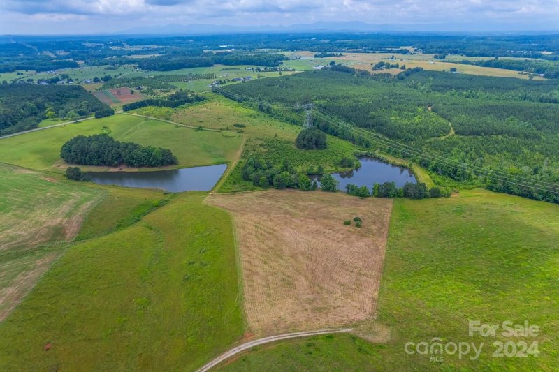 Sky View Farms, Rutherfordton Community