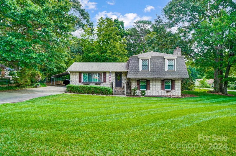 121 Pelham Lane