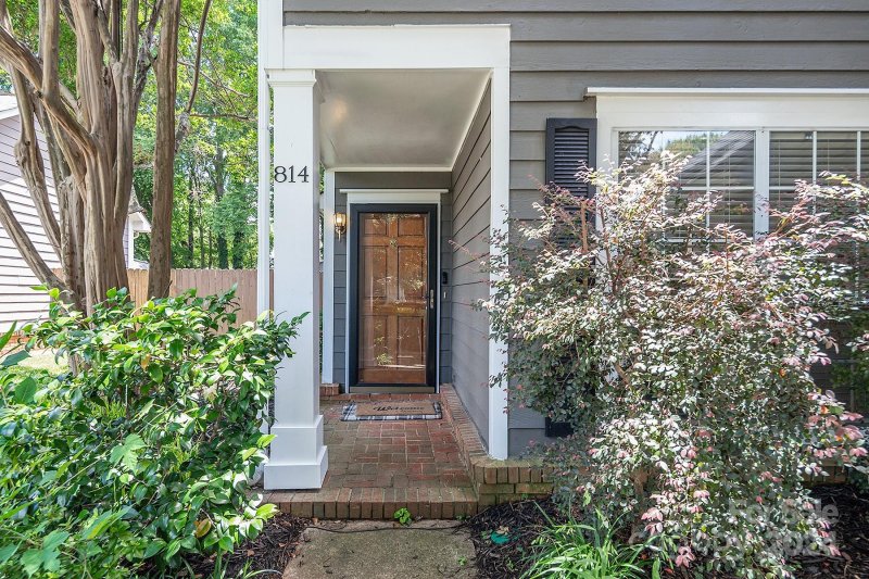 Property image 3 at 814 Mill Creek Lane, Charlotte, NC 28209