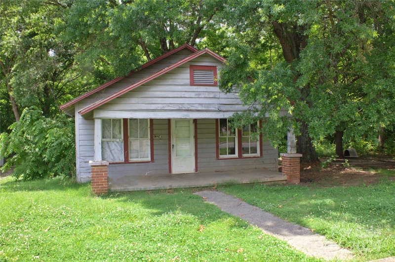 Property image 2 at 1324 7th Street, Statesville, NC 28677