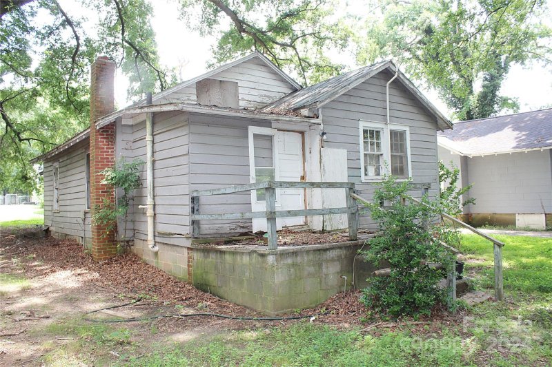 Property image 4 at 1324 7th Street, Statesville, NC 28677