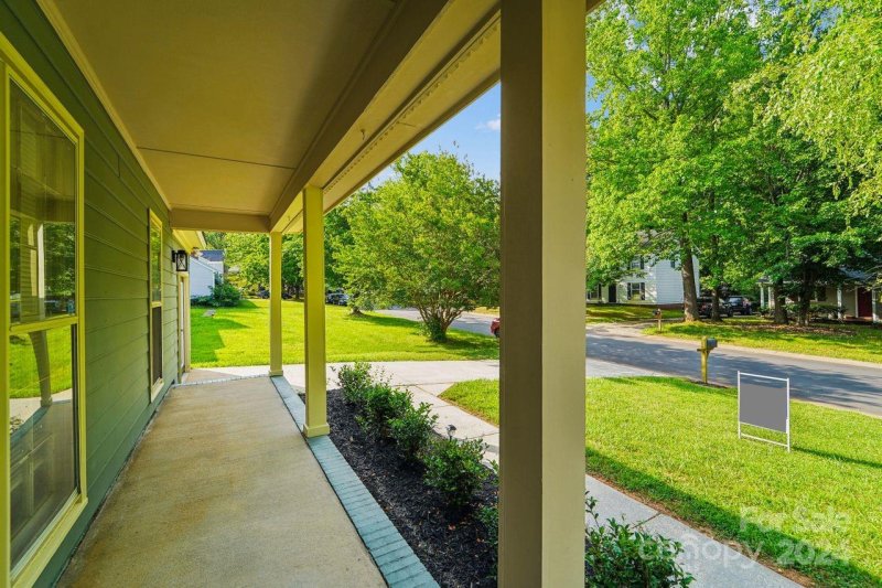 Property image 3 at 2227 Heather Glen Lane, Charlotte, NC 28208