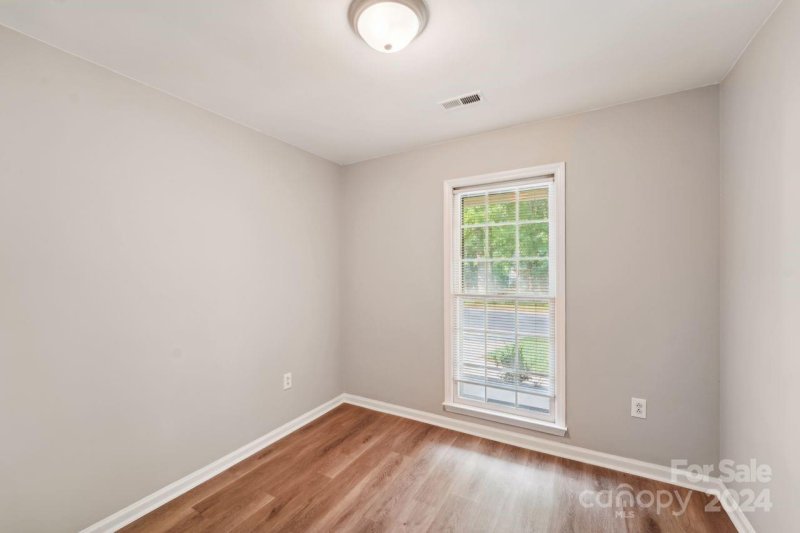 Property image 5 at 2227 Heather Glen Lane, Charlotte, NC 28208