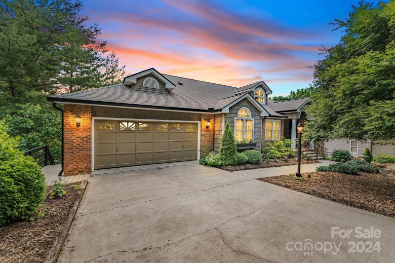 Property image 2 at 124 Jenny Lind Drive, Hendersonville, NC 28791