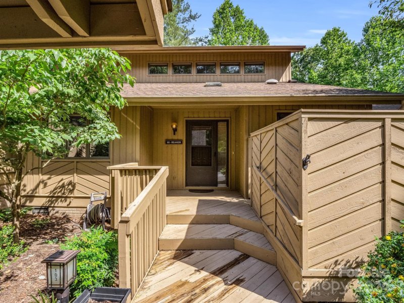 103 Chinquapin Oak Lane