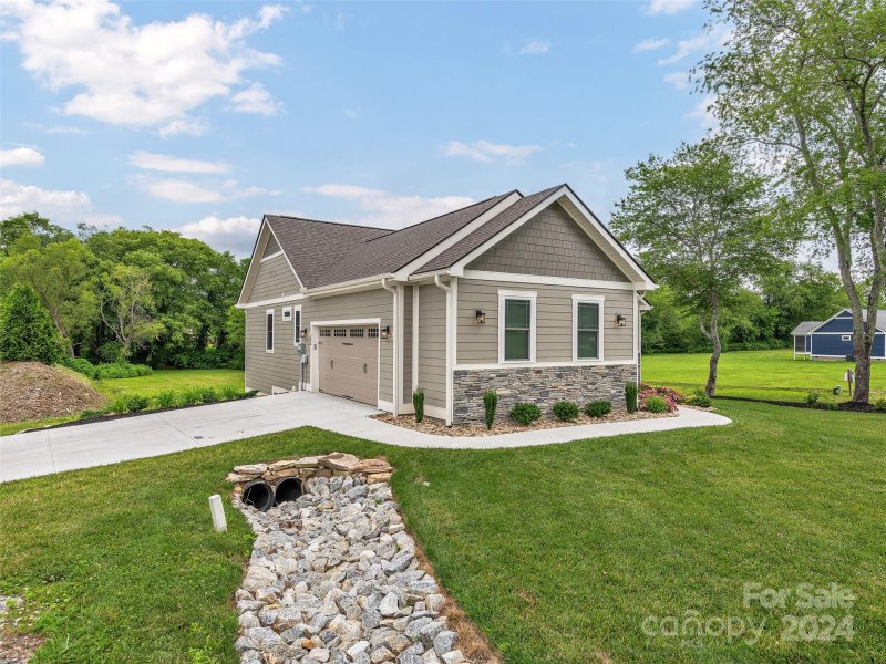 Property image 3 at 126 Casting Lane, Hendersonville, NC 28792