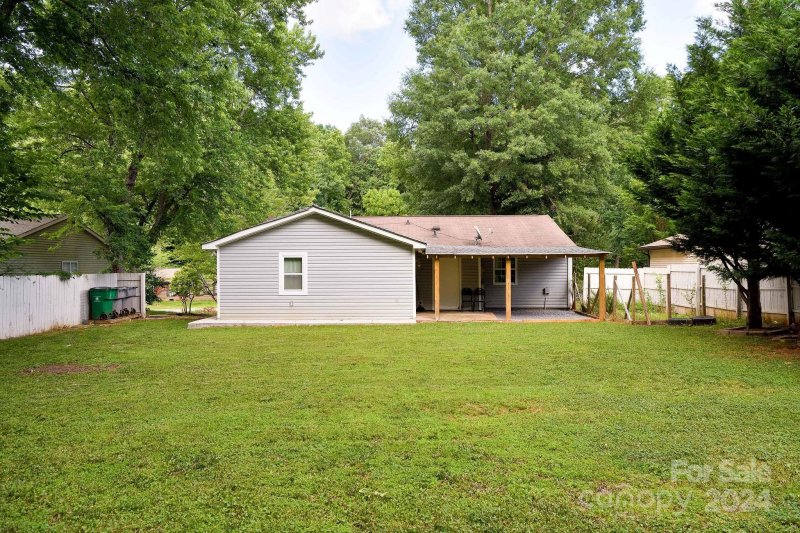 Property image 3 at 2701 Studley Road, Charlotte, NC 28212