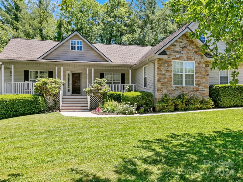 Property image 2 at 413 Wayside Lane, Hendersonville, NC 28792