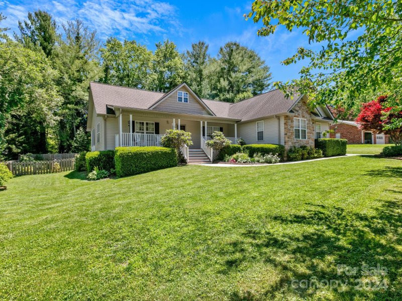 Property image 3 at 413 Wayside Lane, Hendersonville, NC 28792