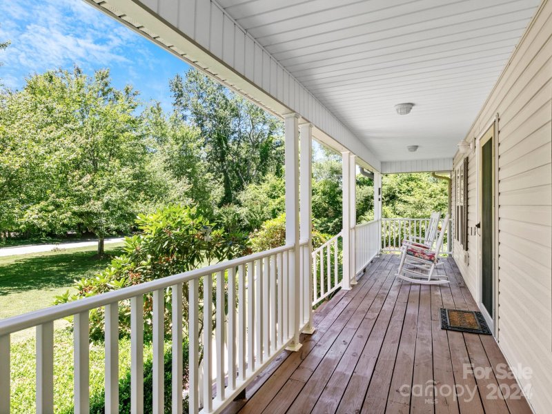 Property image 5 at 413 Wayside Lane, Hendersonville, NC 28792