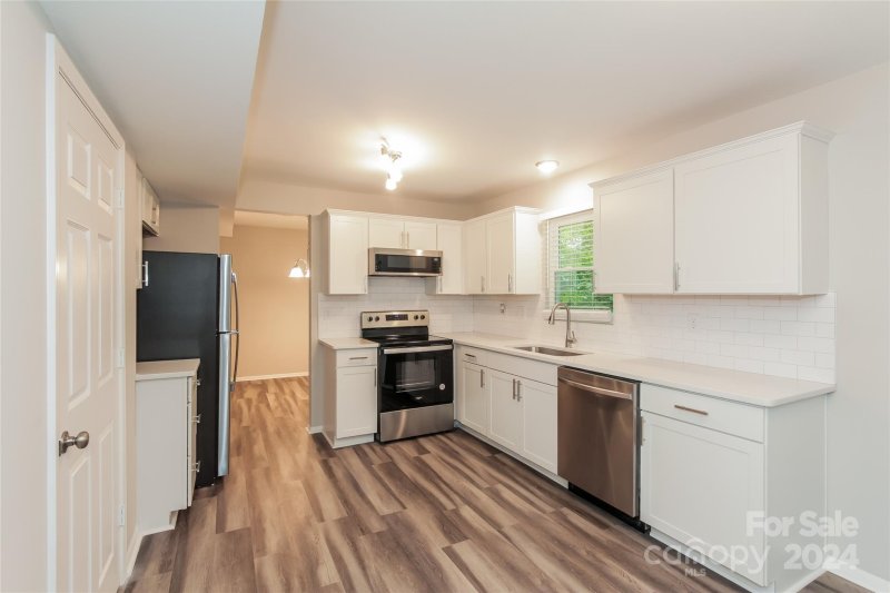 Property image 5 at 3200 Winchelsea Drive, Charlotte, NC 28212