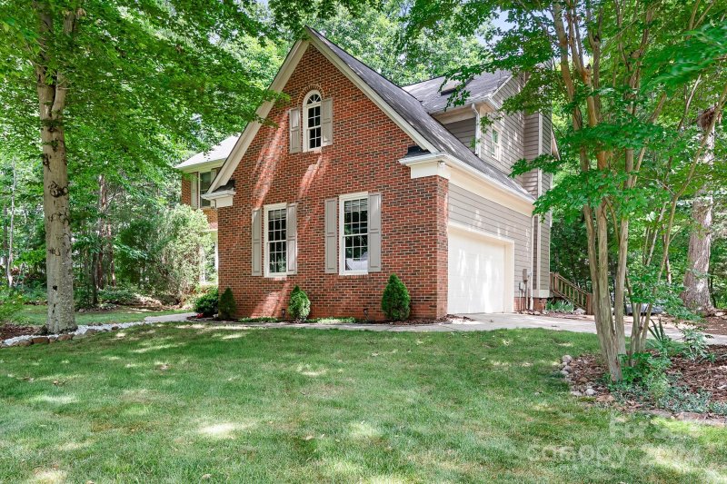 Property image 2 at 4921 Ridgetop Trail, Charlotte, NC 28215