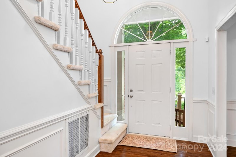 Property image 4 at 4921 Ridgetop Trail, Charlotte, NC 28215