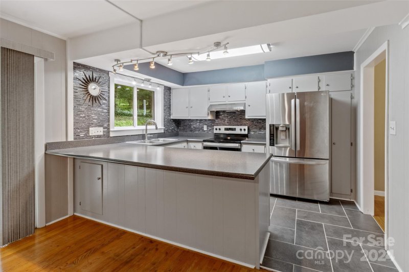 Property image 5 at 125 Woodland Hills Road, Asheville, NC 28804