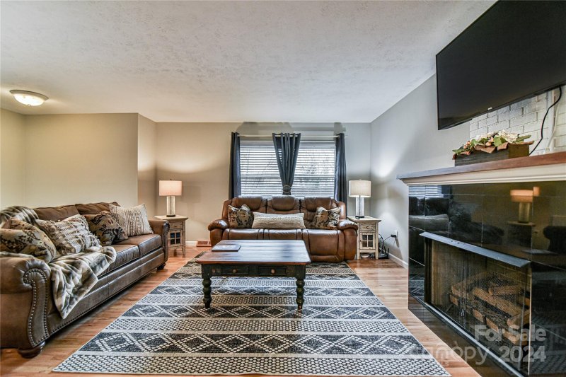 Property image 3 at 12 Auburndale Drive, Asheville, NC 28806