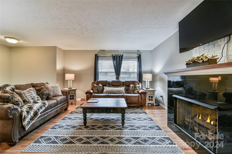 Property image 4 at 12 Auburndale Drive, Asheville, NC 28806