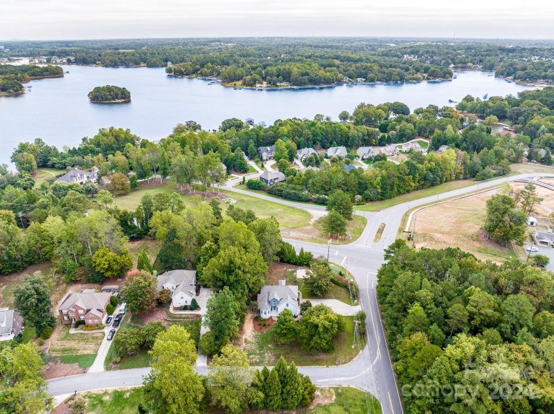 Property image 2 at 104 Grand Bay Drive, Mooresville, NC 28117