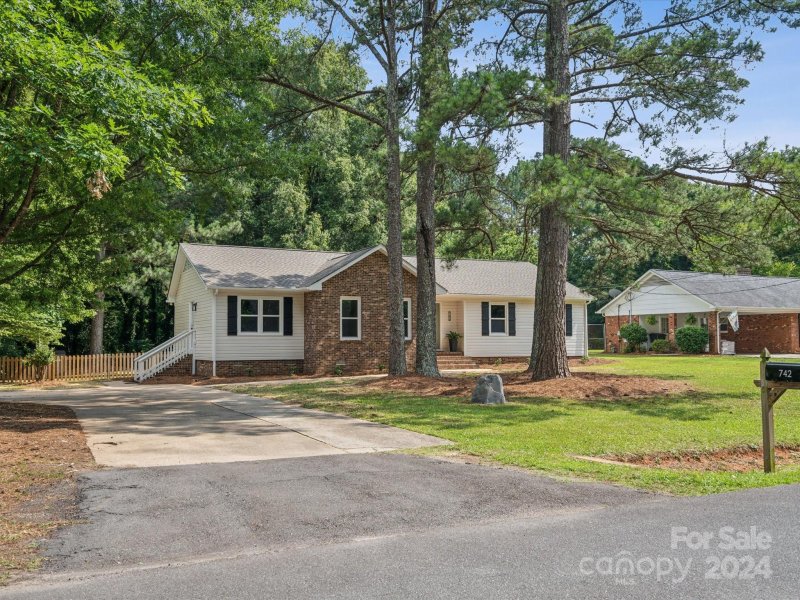 742 Hillcroft Place
