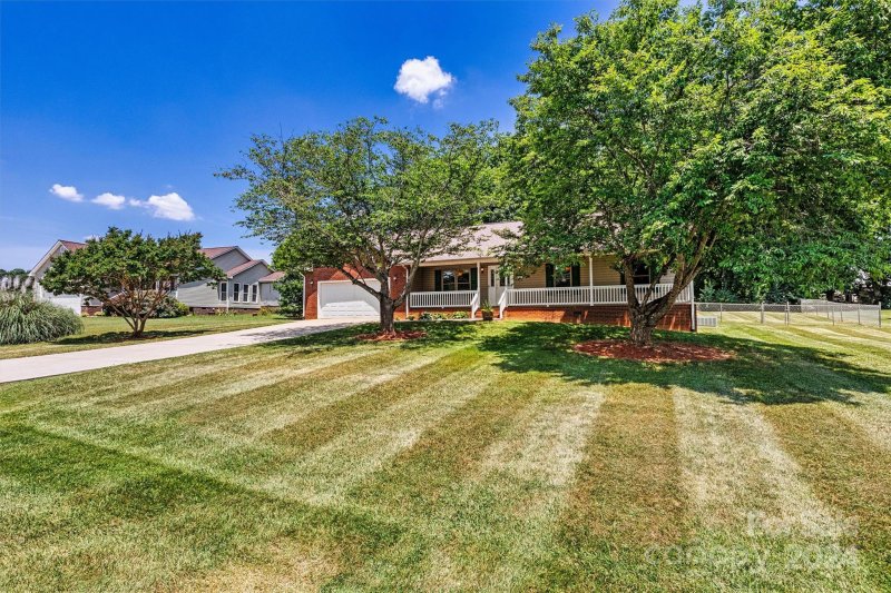 Property image 3 at 119 Stonefield Drive, Statesville, NC 28677