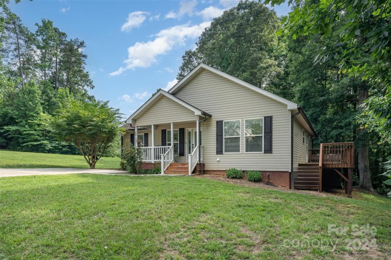 Property image 2 at 148 Crystal Bay Drive, Mooresville, NC 28115