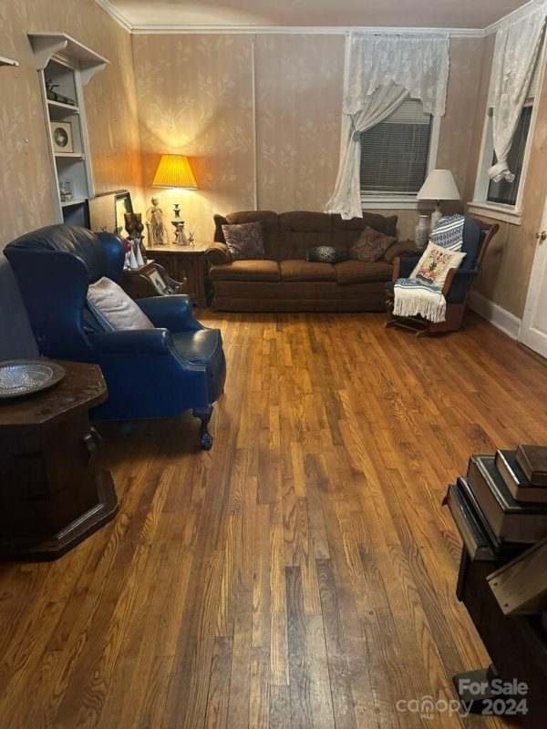 Property image 2 at 720 Emmanuel Drive, Charlotte, NC 28216