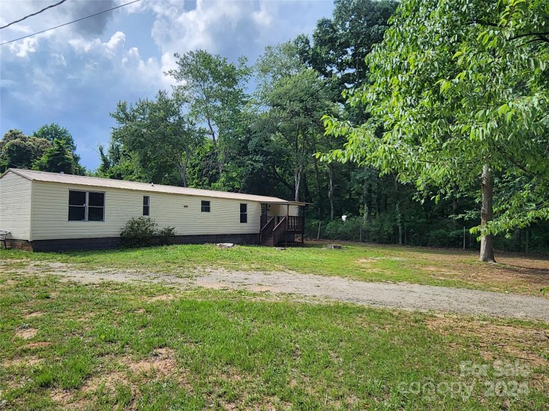 Property image 3 at 2767 Burnt Leaf Lane, Newton, NC 28658