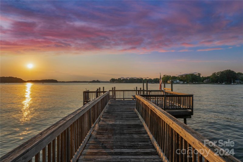 Property image 2 at 19629 Weavers Circle, Cornelius, NC 28031