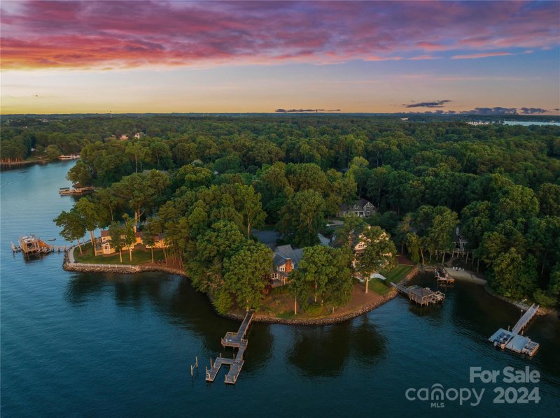 Property image 3 at 19629 Weavers Circle, Cornelius, NC 28031