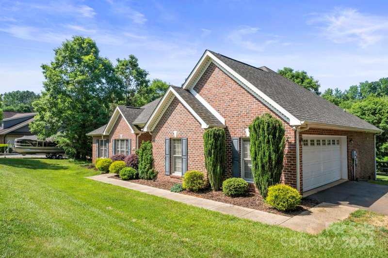 Property image 2 at 1460 Brookstone Drive, Hickory, NC 28602