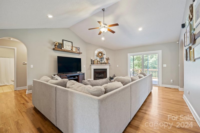 Property image 4 at 1460 Brookstone Drive, Hickory, NC 28602