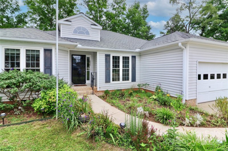 Property image 3 at 111 Misty Pond Court, Mooresville, NC 28115