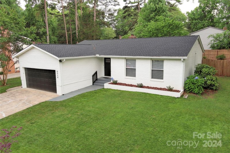 Property image 3 at 6524 Morganford Road, Charlotte, NC 28211