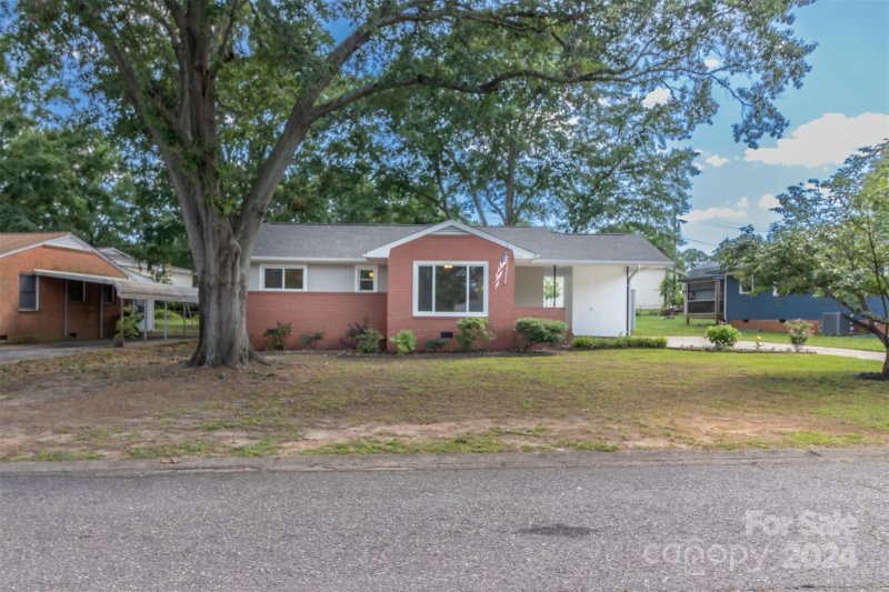 Property image 2 at 1213 East Park Drive, Gastonia, NC 28054