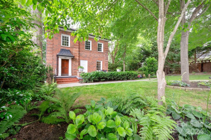 Property image 2 at 125 Tacoma Circle, Asheville, NC 28801