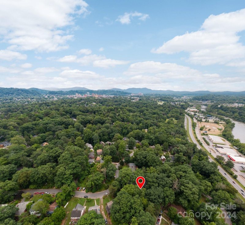 Property image 4 at 125 Tacoma Circle, Asheville, NC 28801