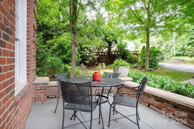 Property image 5 at 125 Tacoma Circle, Asheville, NC 28801