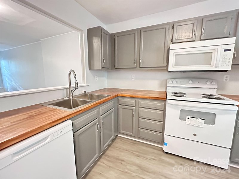 Property image 3 at 6347 Windsor Gate Lane, Charlotte, NC 28215