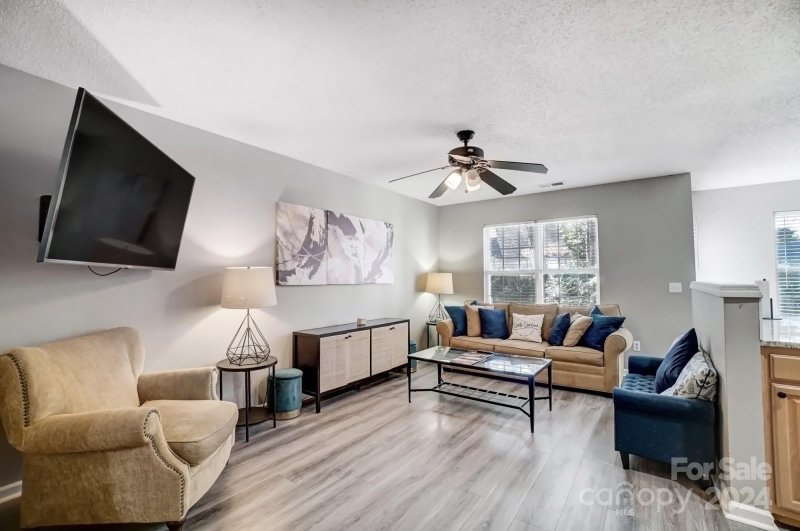 Property image 2 at 10050 University Park Lane, Charlotte, NC 28213