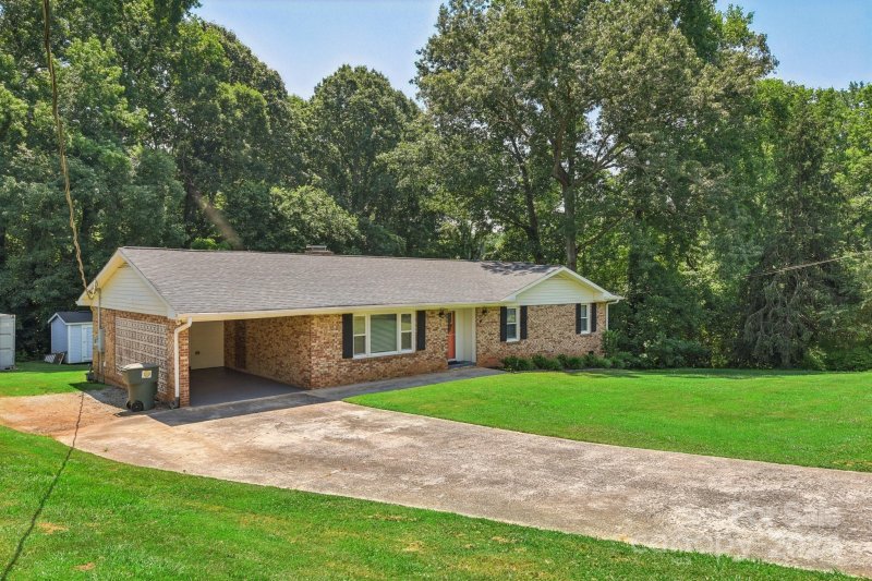 Property image 2 at 1600 Fleetwood Drive, Gastonia, NC 28054