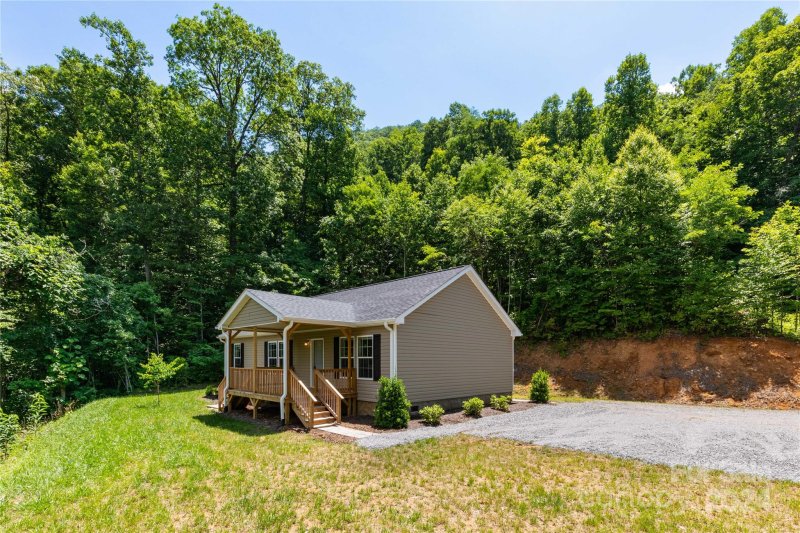 Property image 2 at 1001 Safari Drive, Sylva, NC 28779