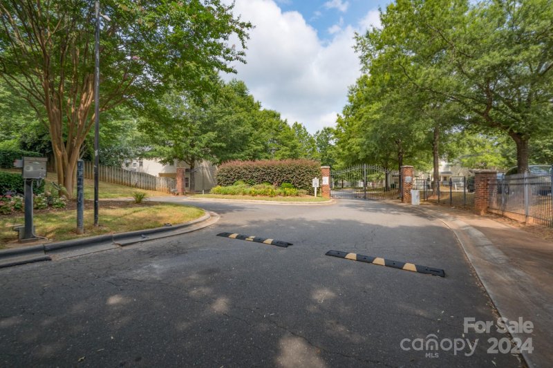 Property image 4 at 5548 Franklin Springs Circle, Charlotte, NC 28217