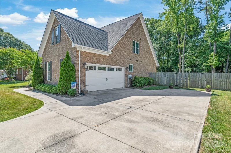 Property image 4 at 304 Parallel Drive, Harrisburg, NC 28075