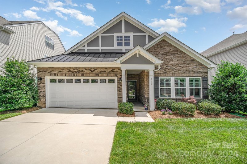 211 Paradise Hills Circle