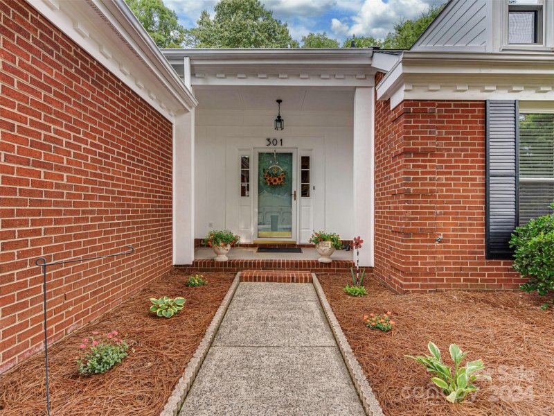 Property image 2 at 301 Foxfield Lane, Matthews, NC 28105